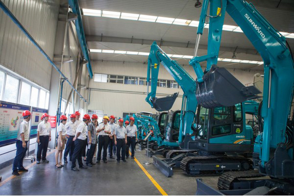 商務(wù)部合作司劉民強副司長一行調(diào)研山河智能