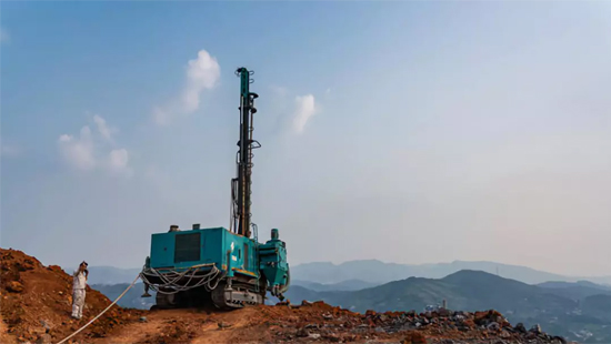 一臺頂三臺 山河智能潛孔鉆機(jī)真好用