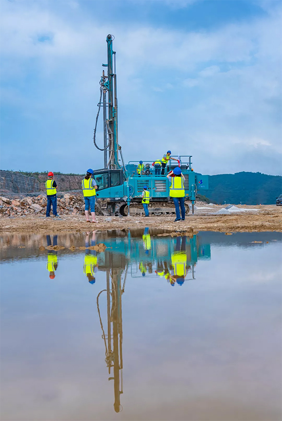 15年3萬小時！山河智能元老級潛孔鉆機“雄風(fēng)”依舊