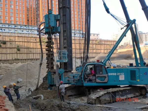 幸好遇見你！中國首臺雙動力頭強(qiáng)力多功能鉆機(jī)