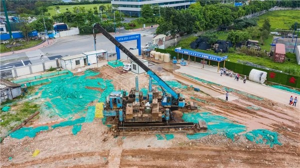 祝賀，中國(guó)首臺(tái)大噸位多功能液壓靜力壓樁機(jī)今年二十歲了!