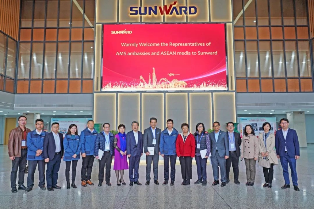 東盟聯(lián)合參訪團考察山河智能