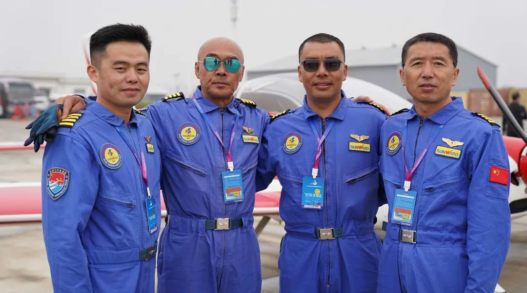 山河四機(jī)飛行編隊(duì)驚艷堯城（太原）國際通用航空飛行大會