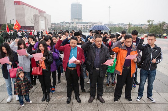 愛(ài)崗敬業(yè)，踐行雷鋒精神