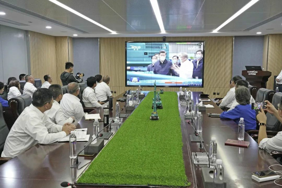 總書記“點贊”山河創(chuàng)新，山河智能集中收看《新聞聯播》
