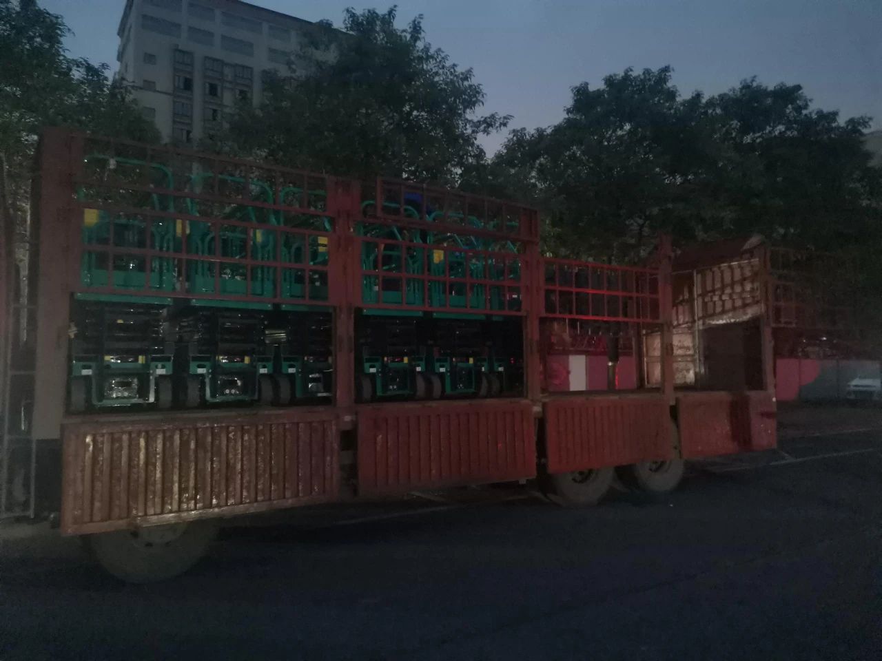 30小時，8個人，10臺裝備，我們說到做到！