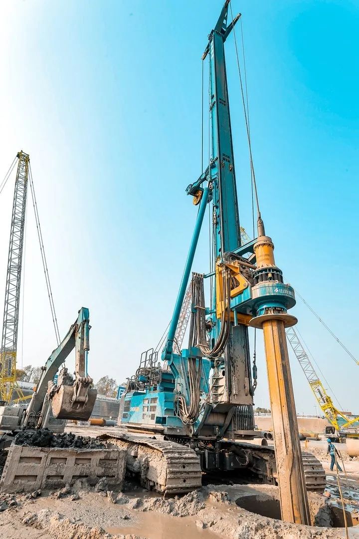 大國重器！山河智能超級裝備助力北京城市副中心綜合交通樞紐站建設(shè)