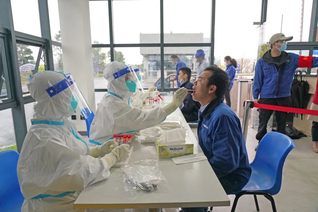 采樣完成率近100%！山河智能第一時間開展全員核酸檢測，保障安全生產(chǎn)