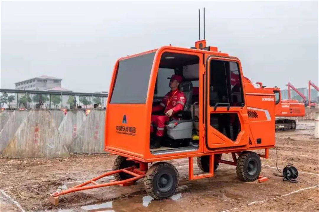 表現(xiàn)亮眼引關注!山河智能5G遠程遙控挖掘機現(xiàn)身湖北省自然災害工程應急救援基地