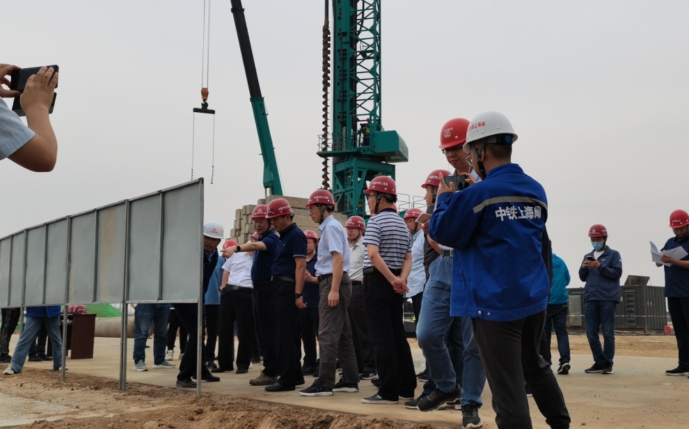 創(chuàng)下紀(jì)錄！山河智能引孔式靜力壓樁機首次應(yīng)用于高鐵項目